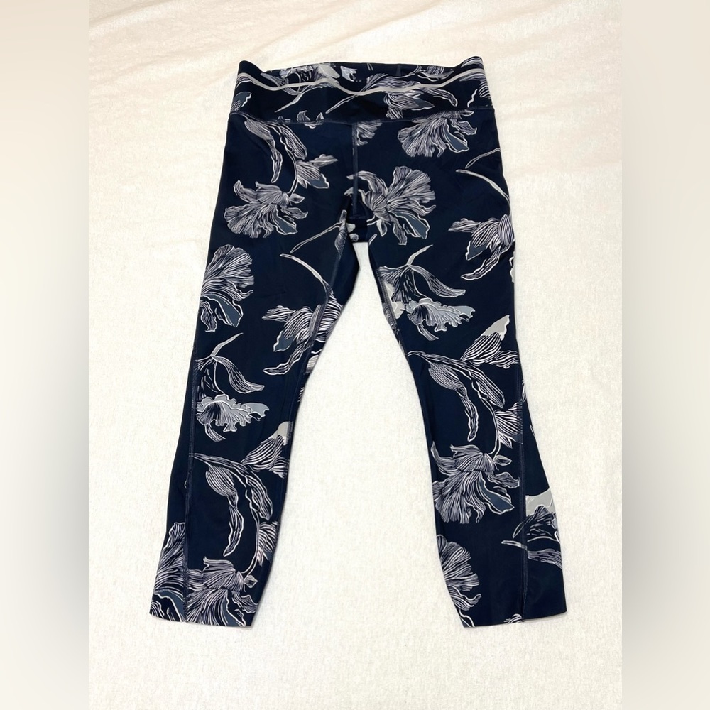 Athleta Laser Cut Floral Capri Leggings Women Stretch Pant Hidden Pocket Blue